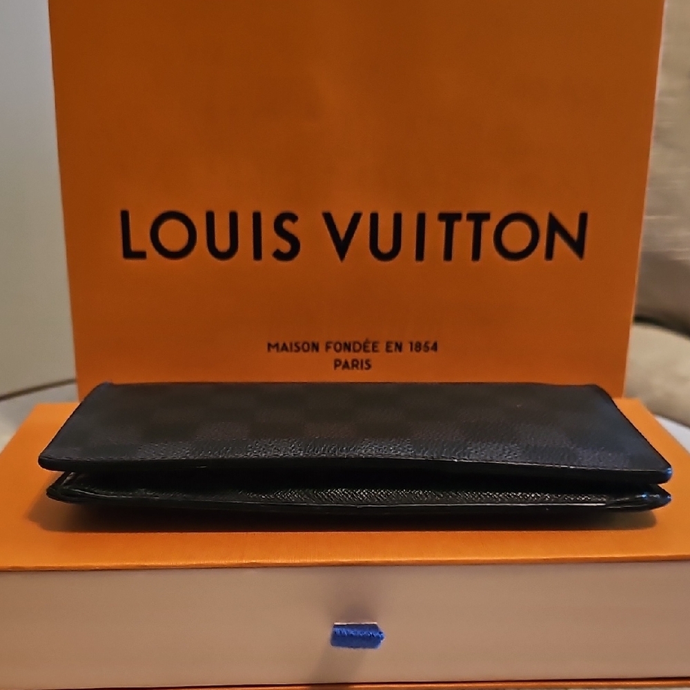 🌟AUTHENTIC🌟 Louis Vuitton Damier Ebene Graphite Brazza Wallet